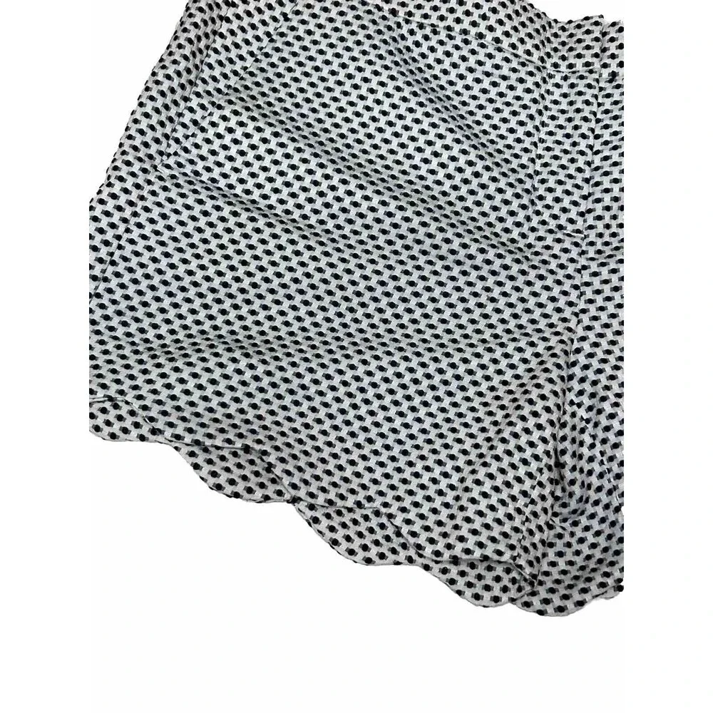 cynthia rowley women shorts sz 8 Scallop EUC‎ Beach - Picture 2 of 4